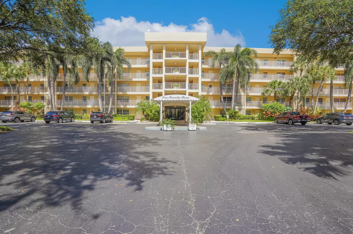 Pompano Beach, FL 33069,804 Cypress Grove LN 310