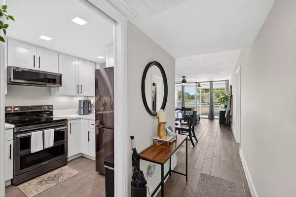 Davie, FL 33324,9480 Tangerine PL 202