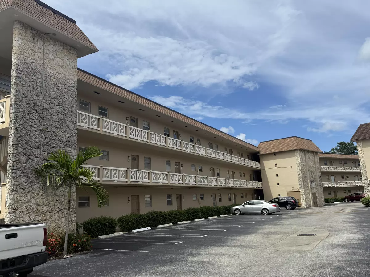 Lauderdale Lakes, FL 33313,5061 W Oakland Park Blvd 203