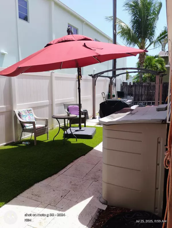 West Palm Beach, FL 33405,419 Mayflower RD