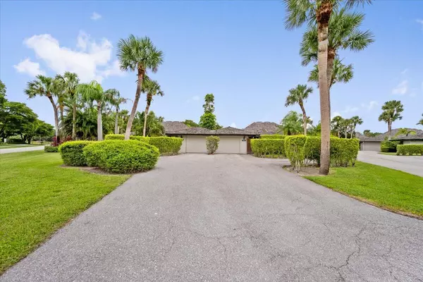 Wellington, FL 33414,11876 Pebblewood DR