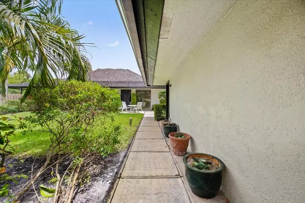 Wellington, FL 33414,11876 Pebblewood DR