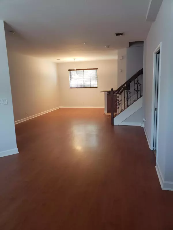 Boynton Beach, FL 33435,325 Bayfront DR 325