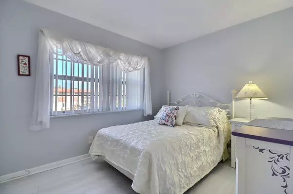 Pompano Beach, FL 33064,3550 NW 8th AVE 212