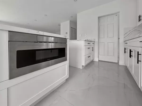 Oakland Park, FL 33334,120 NE 57th CT