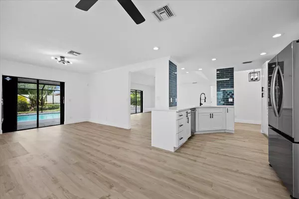 Lake Worth, FL 33467,8751 Sand Lake CT