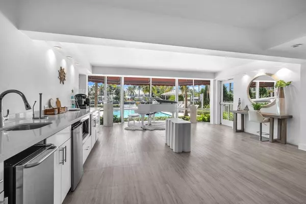 Boca Raton, FL 33432,1035 Spanish River RD 213