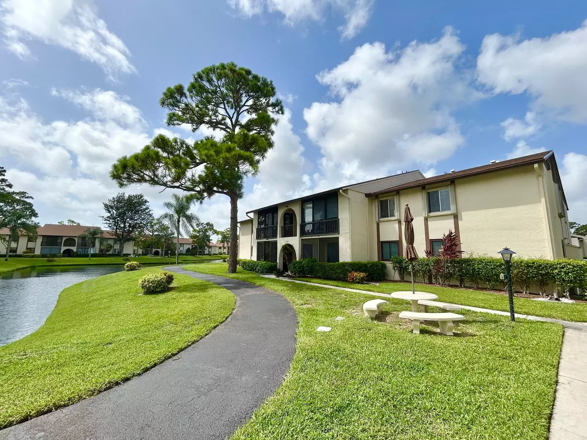 Greenacres, FL 33463,327 Knotty Pine CIR B-2