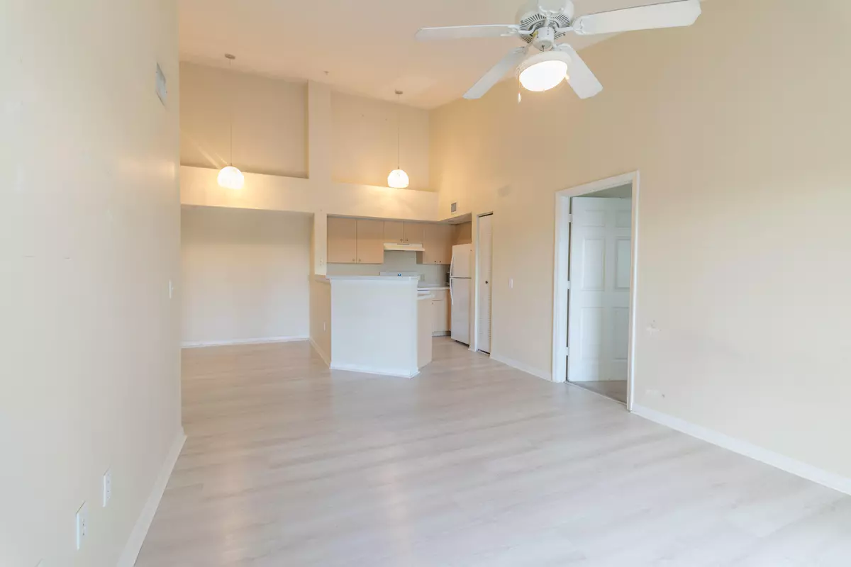 West Palm Beach, FL 33409,4180 San Marino BLVD 306