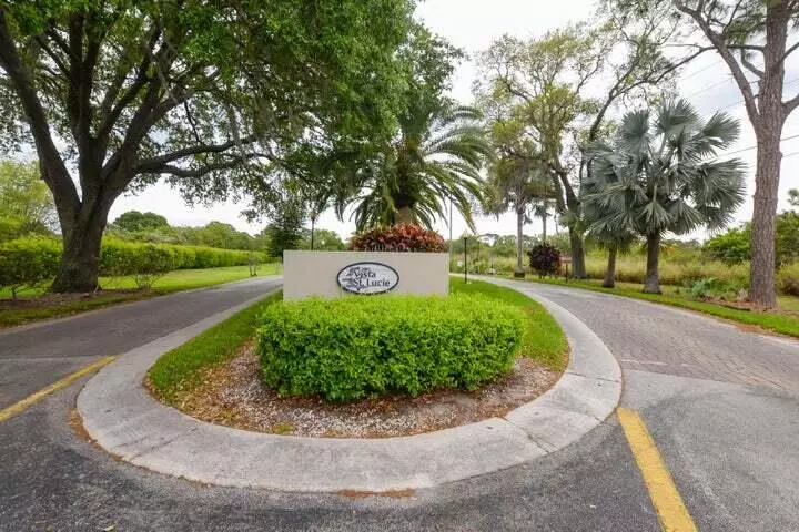 19 Lake Vista TRL 205, Port Saint Lucie, FL 34952