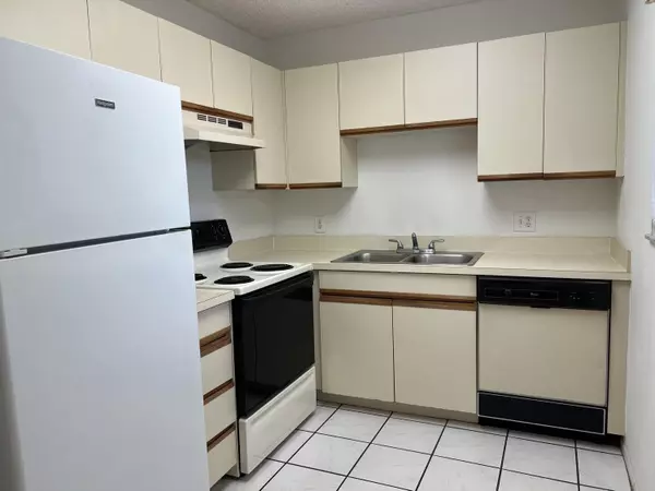 Port Saint Lucie, FL 34952,19 Lake Vista TRL 205