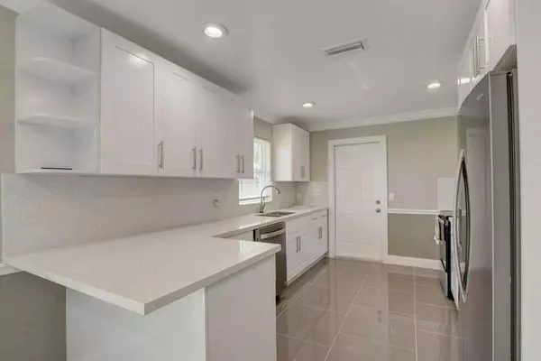 Lake Worth, FL 33462,3020 Tropical TRL