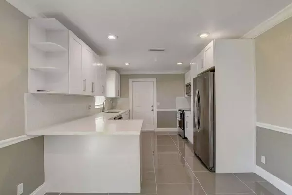 Lake Worth, FL 33462,3020 Tropical TRL