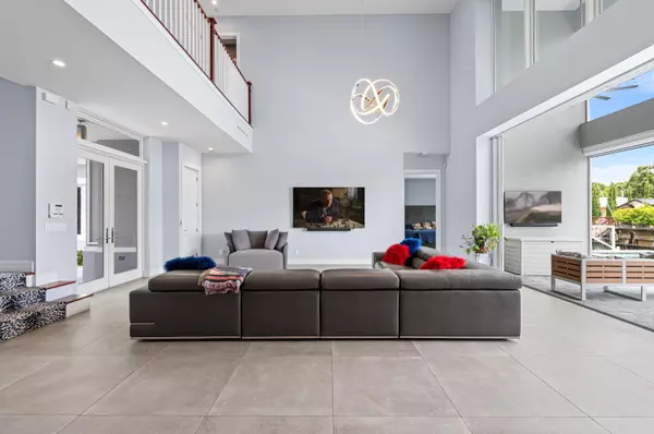 Boca Raton, FL 33487,807 Dover ST