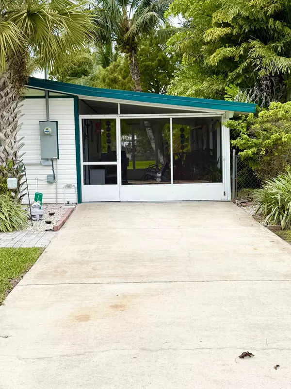 Okeechobee, FL 34974,1736 Hunter RD