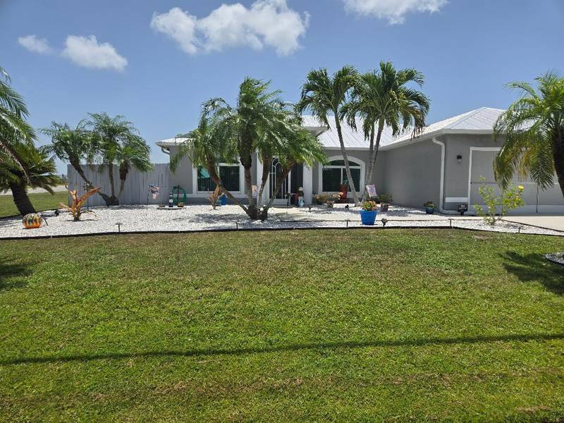 2702 SE South Blackwell DR, Port Saint Lucie, FL 34952
