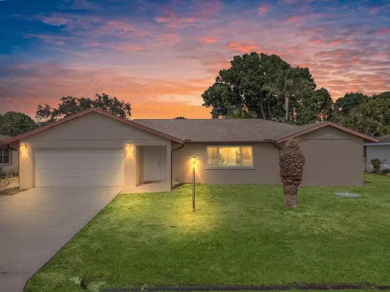 1143 SE Sabina LN, Port Saint Lucie, FL 34983