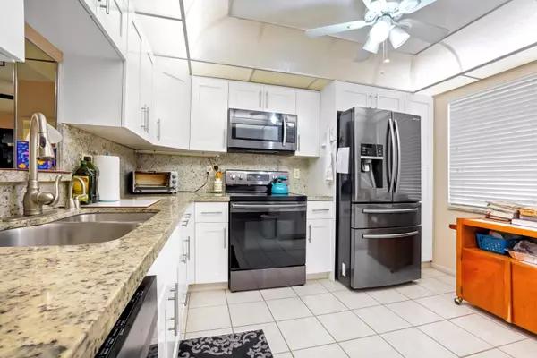 Coconut Creek, FL 33066,2004 Granada DR H3