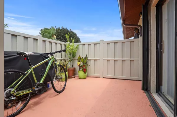 West Palm Beach, FL 33409,1018 Green Pine BLVD D