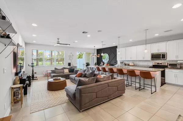Royal Palm Beach, FL 33411,12041 Park Central