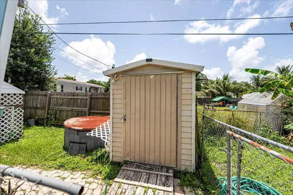 Stuart, FL 34997,1276 SW Tropical TER