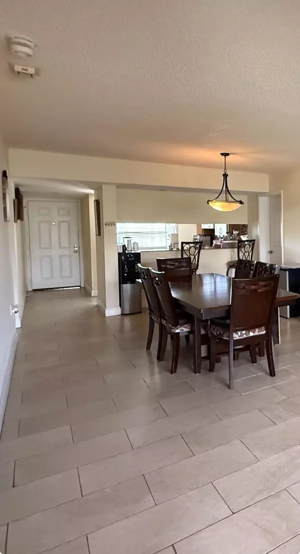 West Palm Beach, FL 33409,3515 Village BLVD 304