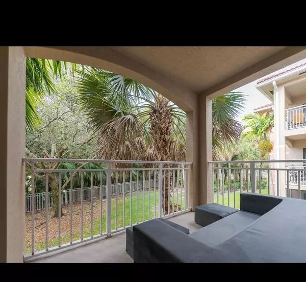 West Palm Beach, FL 33411,6556 Emerald Dunes DR 207