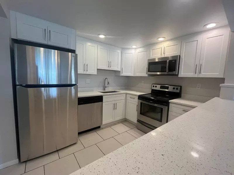 9370 SW 8th ST 414, Boca Raton, FL 33428