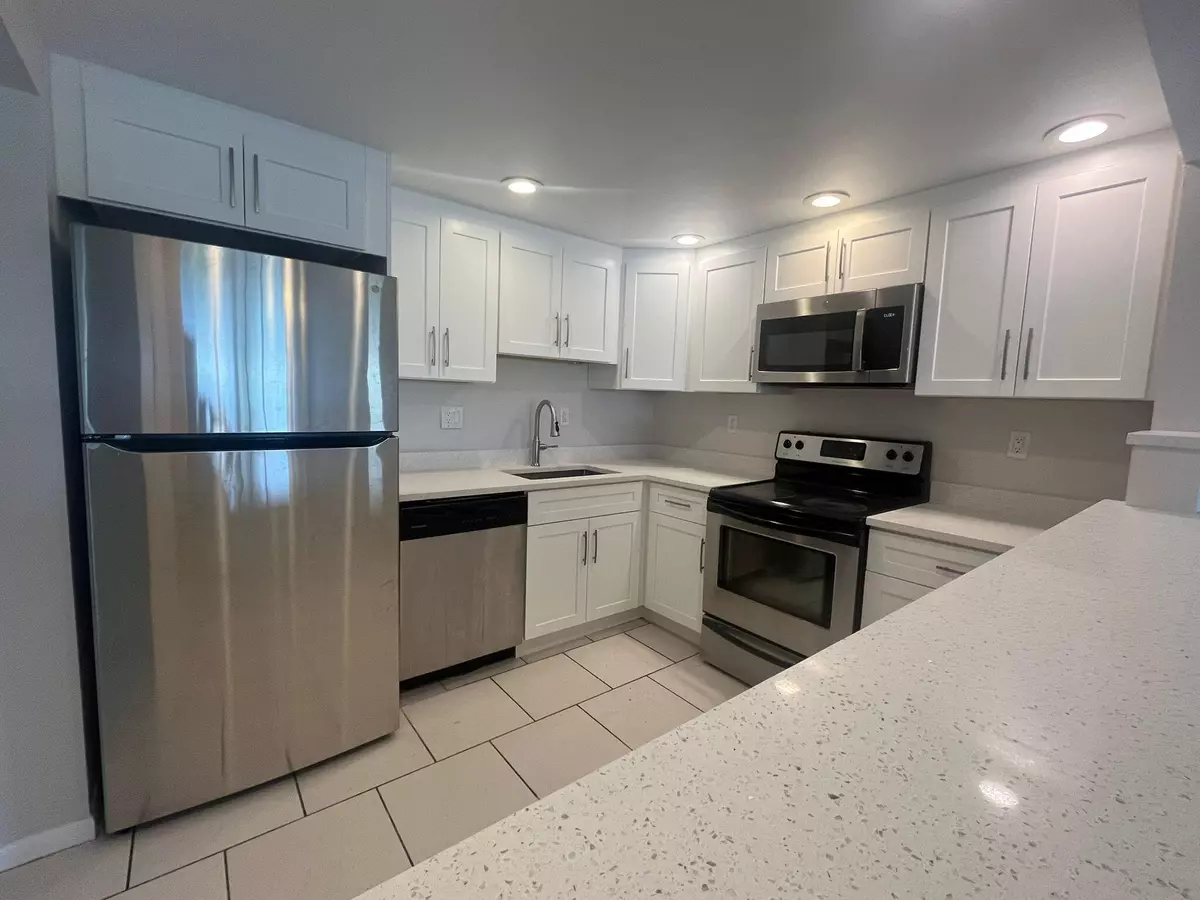 Boca Raton, FL 33428,9370 SW 8th ST 414