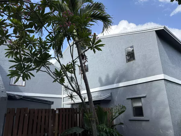 9 Crossings CIR A, Boynton Beach, FL 33435