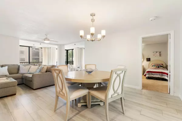 Tequesta, FL 33469,19800 Sandpointe Bay DR 407