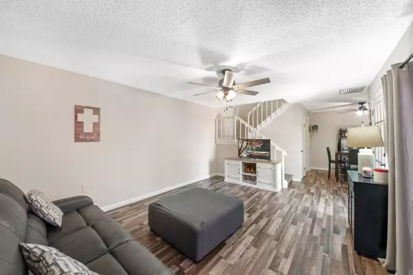 Greenacres, FL 33463,307 3rd LN