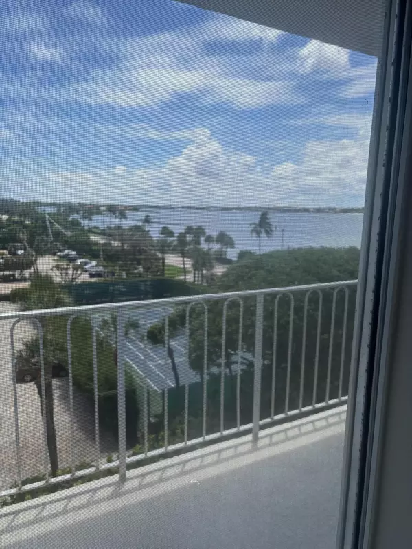 Palm Beach, FL 33480,3230 S Ocean BLVD B404