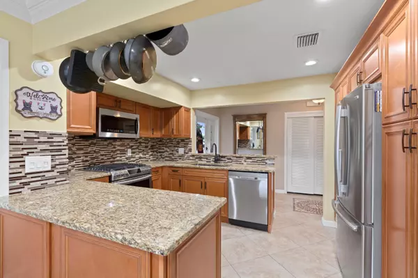 North Palm Beach, FL 33408,504 Gulf RD