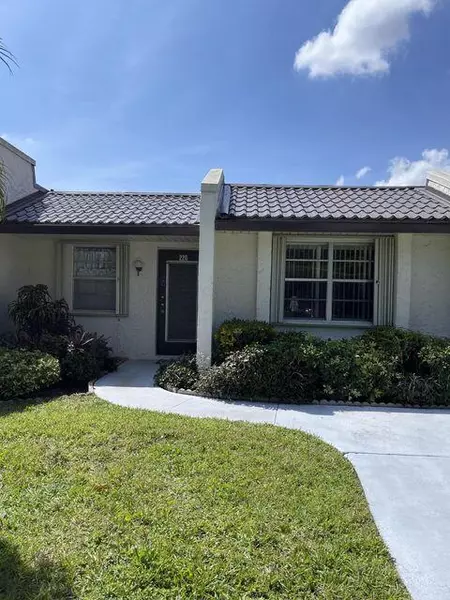 220 Lake Constance DR, West Palm Beach, FL 33411