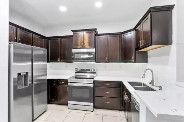99 SW 7th CT, Pompano Beach, FL 33060