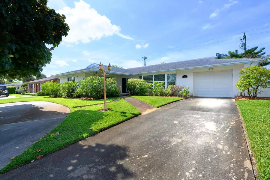 3884 Lighthouse DR, Palm Beach Gardens, FL 33410