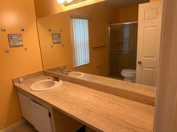 Lake Worth, FL 33463,5982 Deerfield PL