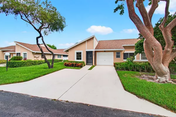 8157 Springtree RD, Boca Raton, FL 33496