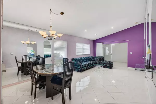 Boca Raton, FL 33496,8157 Springtree RD