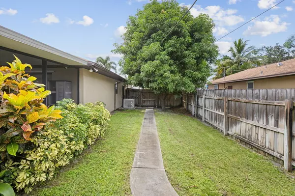 Port Saint Lucie, FL 34983,501 NW Colonial ST