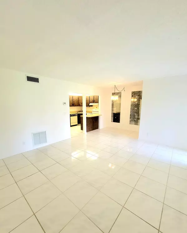Greenacres, FL 33463,217 Pine Hov CIR A-1