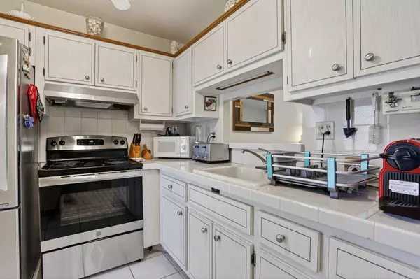 Lauderdale Lakes, FL 33313,5111 W Oakland Park BLVD 201