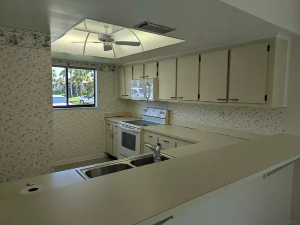Jensen Beach, FL 34957,1600 NE Dixie HWY 10-101