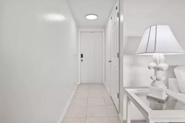 Vero Beach, FL 32966,1940 Westminster CIR 7-1