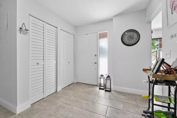 43 Copperpod CT, Royal Palm Beach, FL 33411