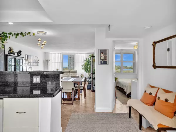 Pompano Beach, FL 33062,201 N Ocean BLVD 802