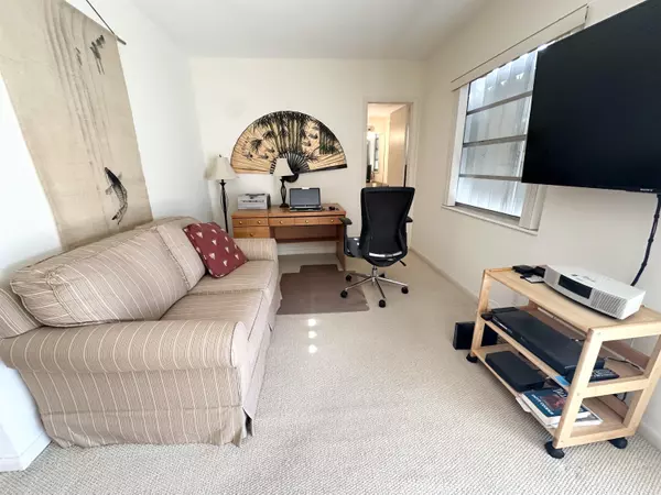 Boca Raton, FL 33487,5501 NW 2nd AVE 208