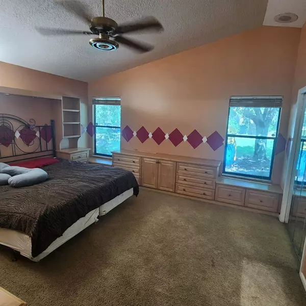 11546 N N 51st CT, West Palm Beach, FL 33411