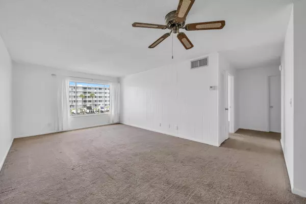 North Palm Beach, FL 33408,125 Shore CT 203b